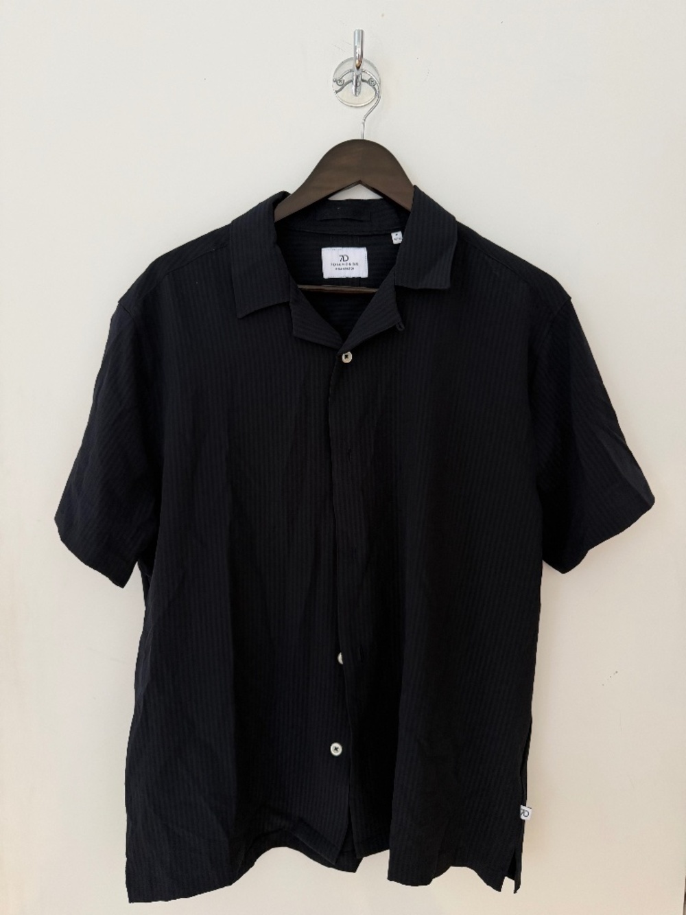 Men’s black striped 7 Diamonds button down